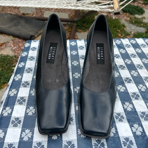 Deep navy blue Stuart Weitzman pumps - Picture 2 of 4